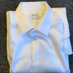 White Calvin Klein Non-Iron dress shirt (M)